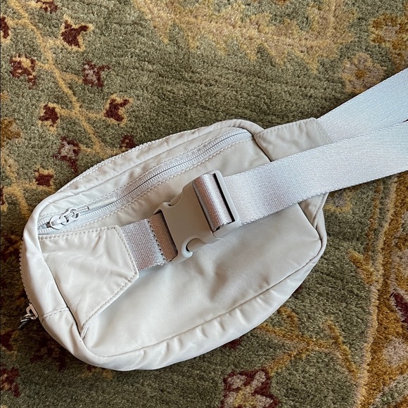 Lululemon Belt Bag 2L - Picture 3 of 3